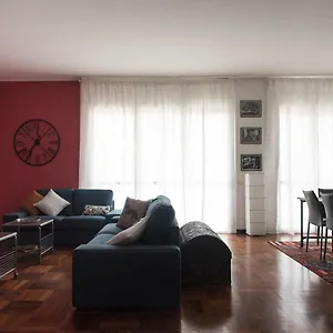 https://luxurious-4bdr-penthouse-near-duomo-cathedral.italymilanhotels.net