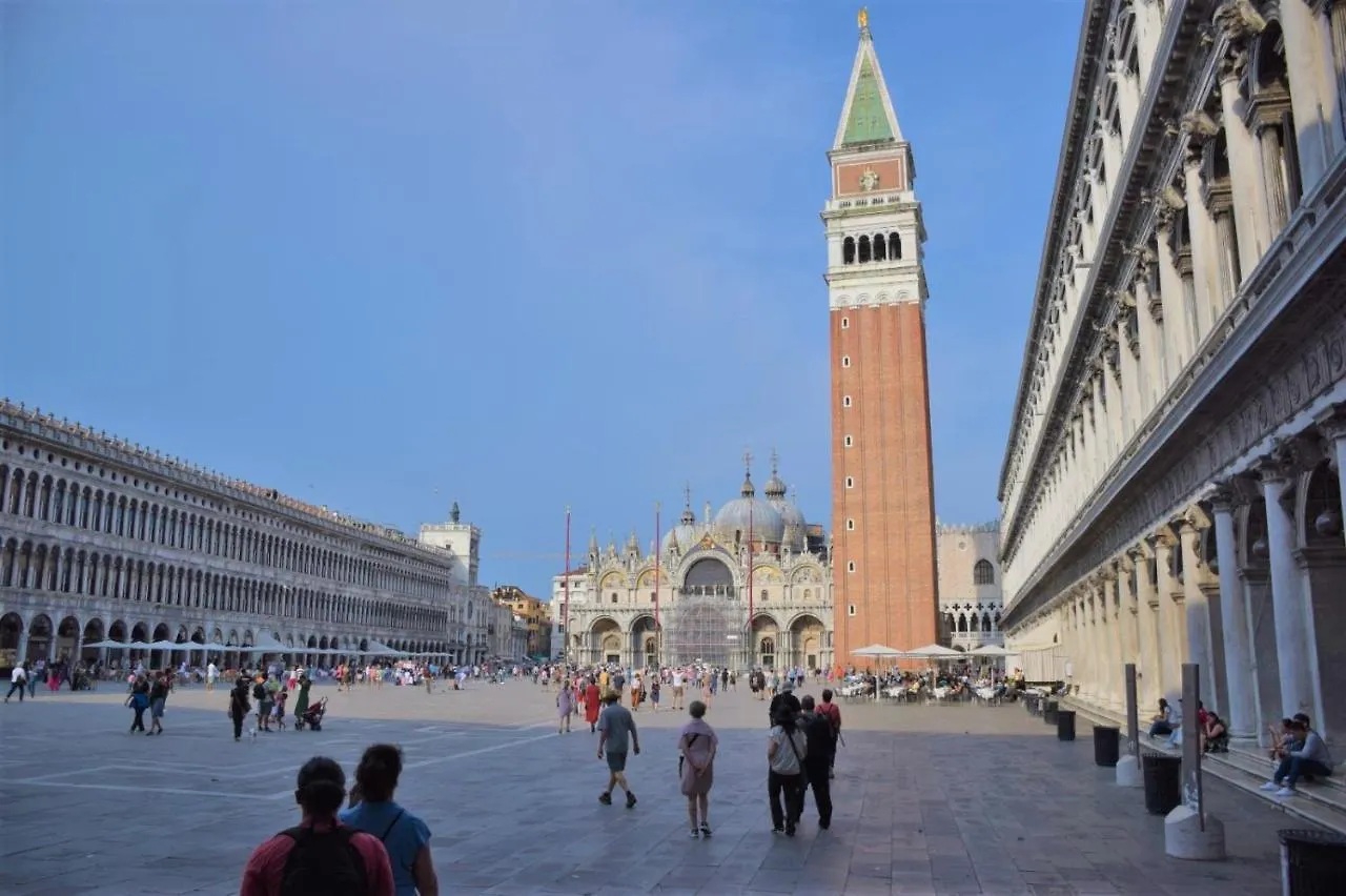 Apartment Le Pizzocchere Venice Italy